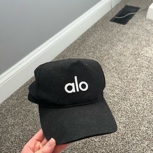 Alo yoga trucker hat